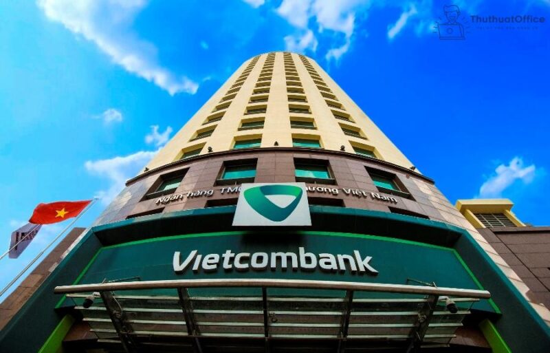 Công ty đại chúng ở Việt Nam: Ngân hàng Thương mại cổ phần Ngoại thương Việt Nam.